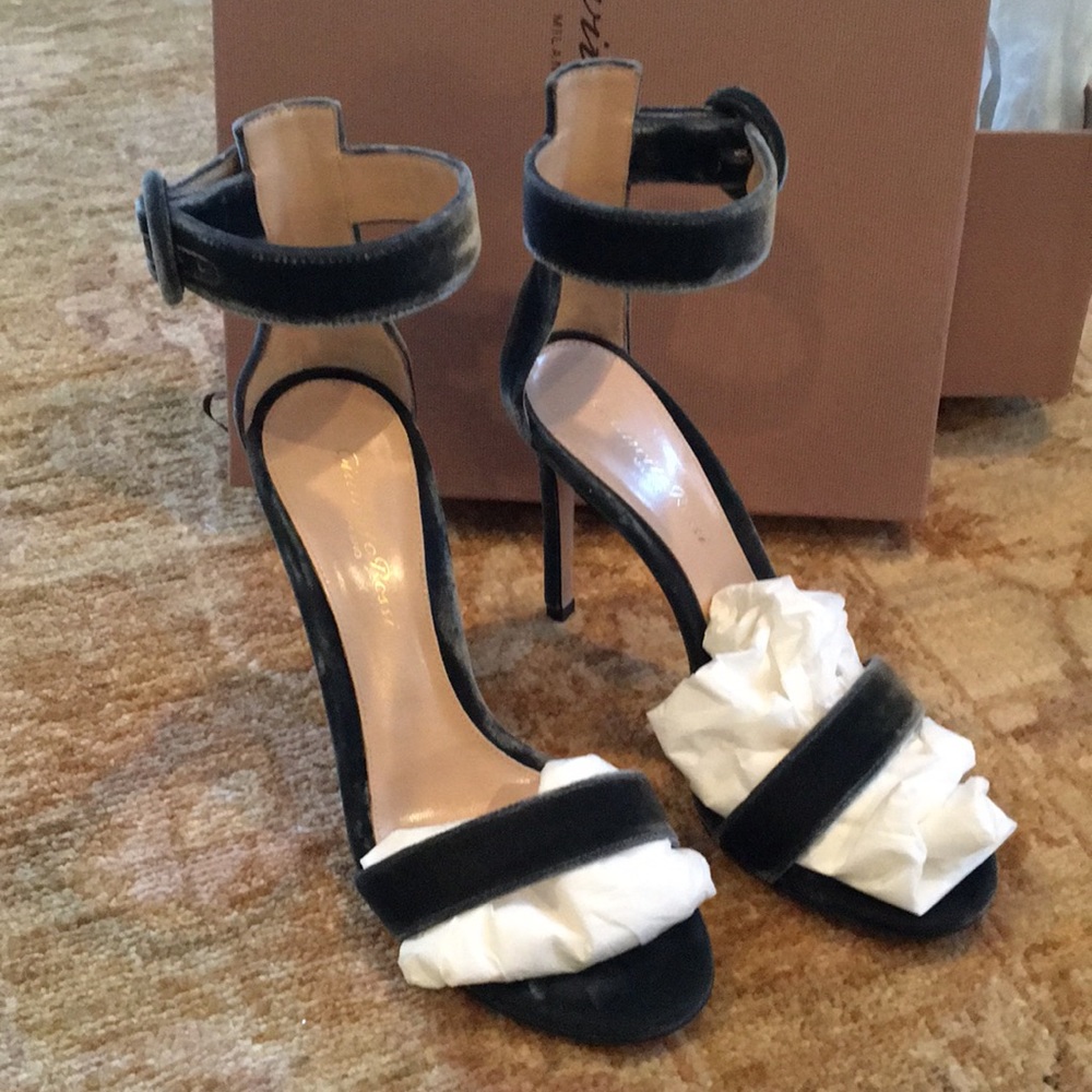 NIB Grey Velvet Portofino 105 sz 36.5